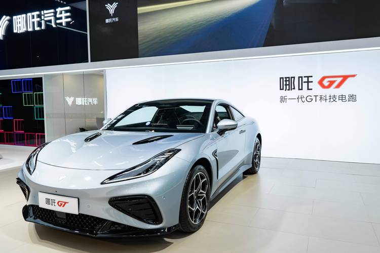 东莞茶山镇集智展企业管理咨询哪吒汽车在智能汽车领域的表现，领途汽车在新能源汽车市场中的影响力